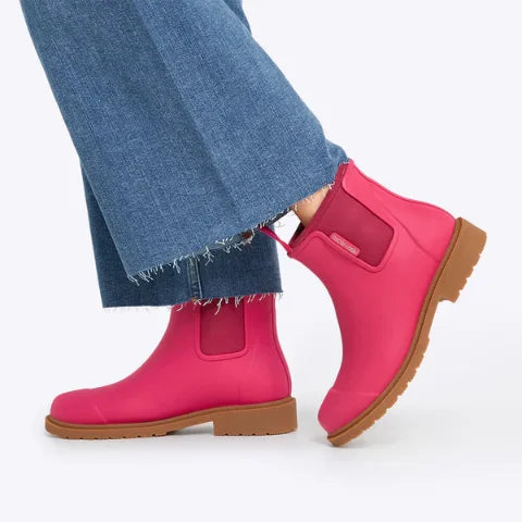 Merry People Bobbi Wellington Boot In Fuchsia