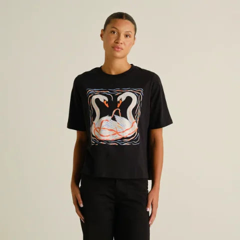 Dedicated 23809 T-shirt Vadstena Painted Swans Black