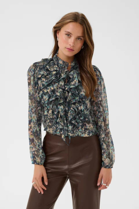 Saint Tropez Lilja Crinkle LS Shirt In Big Dipper Camouflaged Blooms