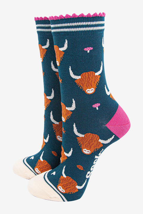 Miss Shorthair 4487COWTFG Women's Bamboo Socks - Forest Green/Cream, Highland Cow Leaves