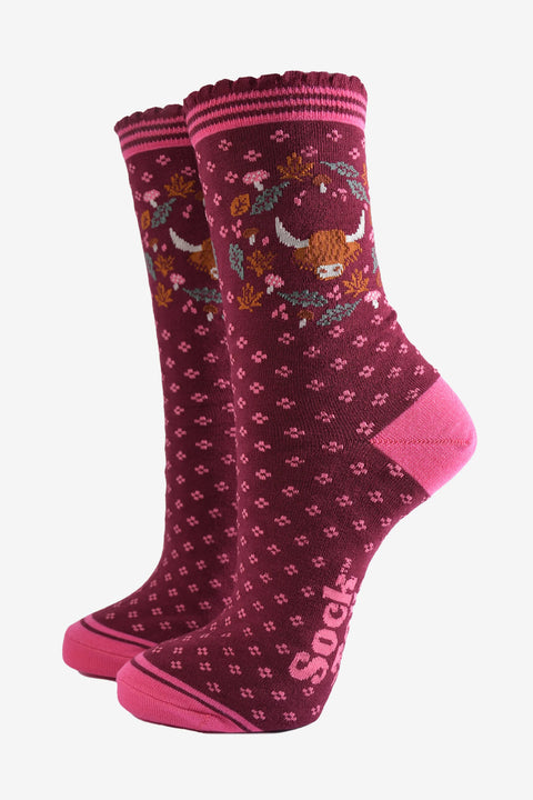 Miss Shorthair 4500XCOWBE Women's Bamboo Socks - Burgundy, Highland Cow Wreath