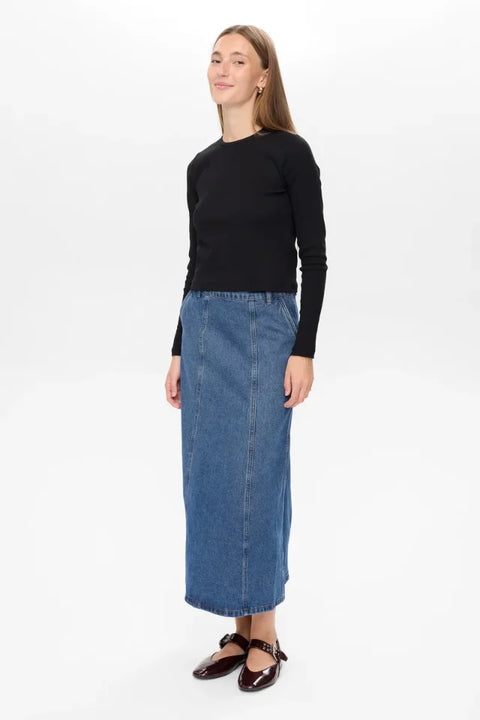 Numph Riley LS Cropped Tee In Caviar