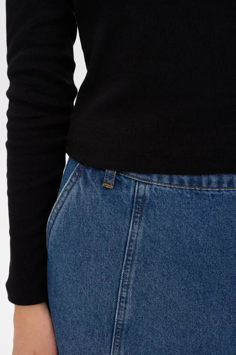 Numph Riley LS Cropped Tee In Caviar