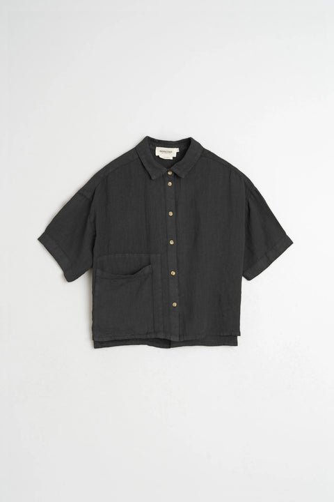 Indi & Cold CC254 Crop Linen Shirt In Carbon