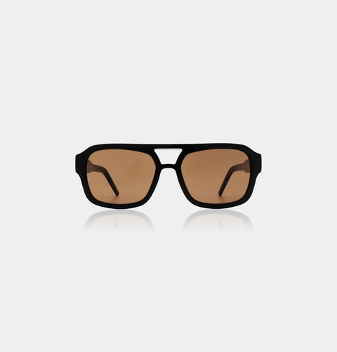 A Kjaerbede Kaya Sunglasses In Black