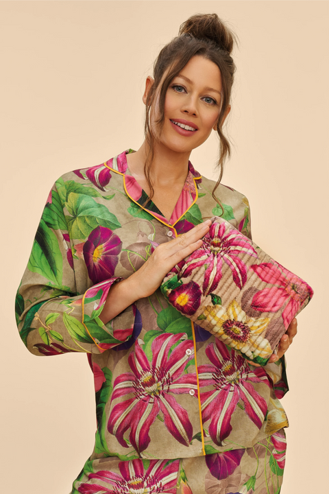 Powder QWB7  Oversized Botanicals Quilted Washbag