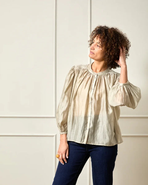Chalk Dawn Blouse In Taupe