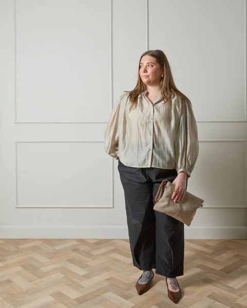 Chalk Dawn Blouse In Taupe