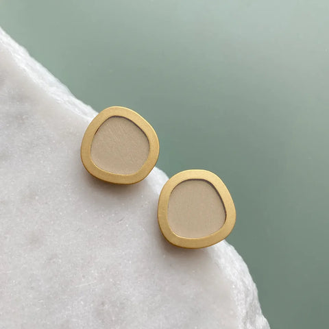 MicaPeet GCS-CRM Coloured/Gold Circle Geometric Stud Earrings Cream