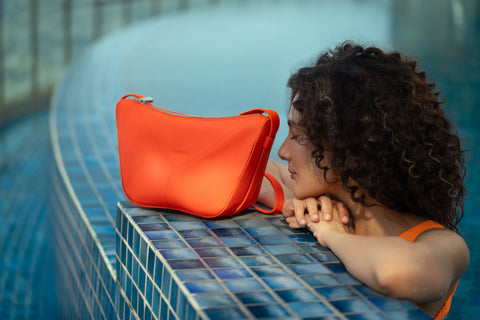 Ecotorie LOT-WAX-EME Lotta Crossbody Bag In Emerald Green