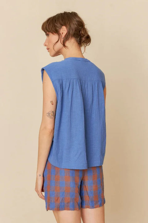 Indi & Cold SK270 Gauze Pleated Blouse In Klein Blue