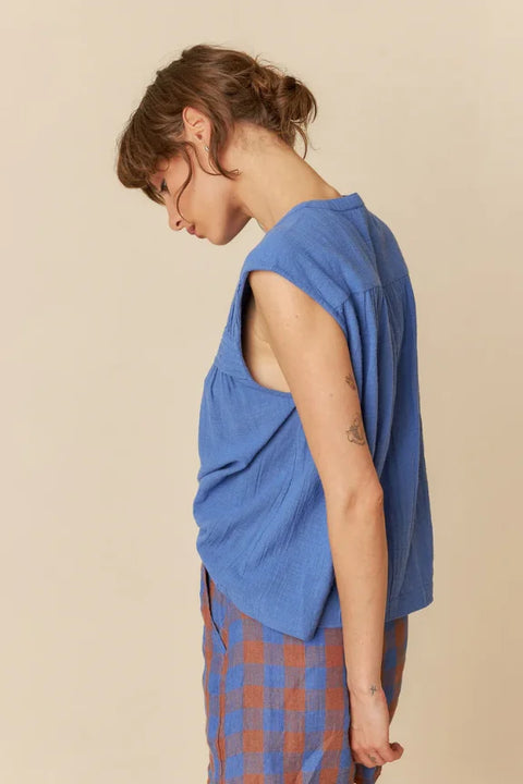 Indi & Cold SK270 Gauze Pleated Blouse In Klein Blue