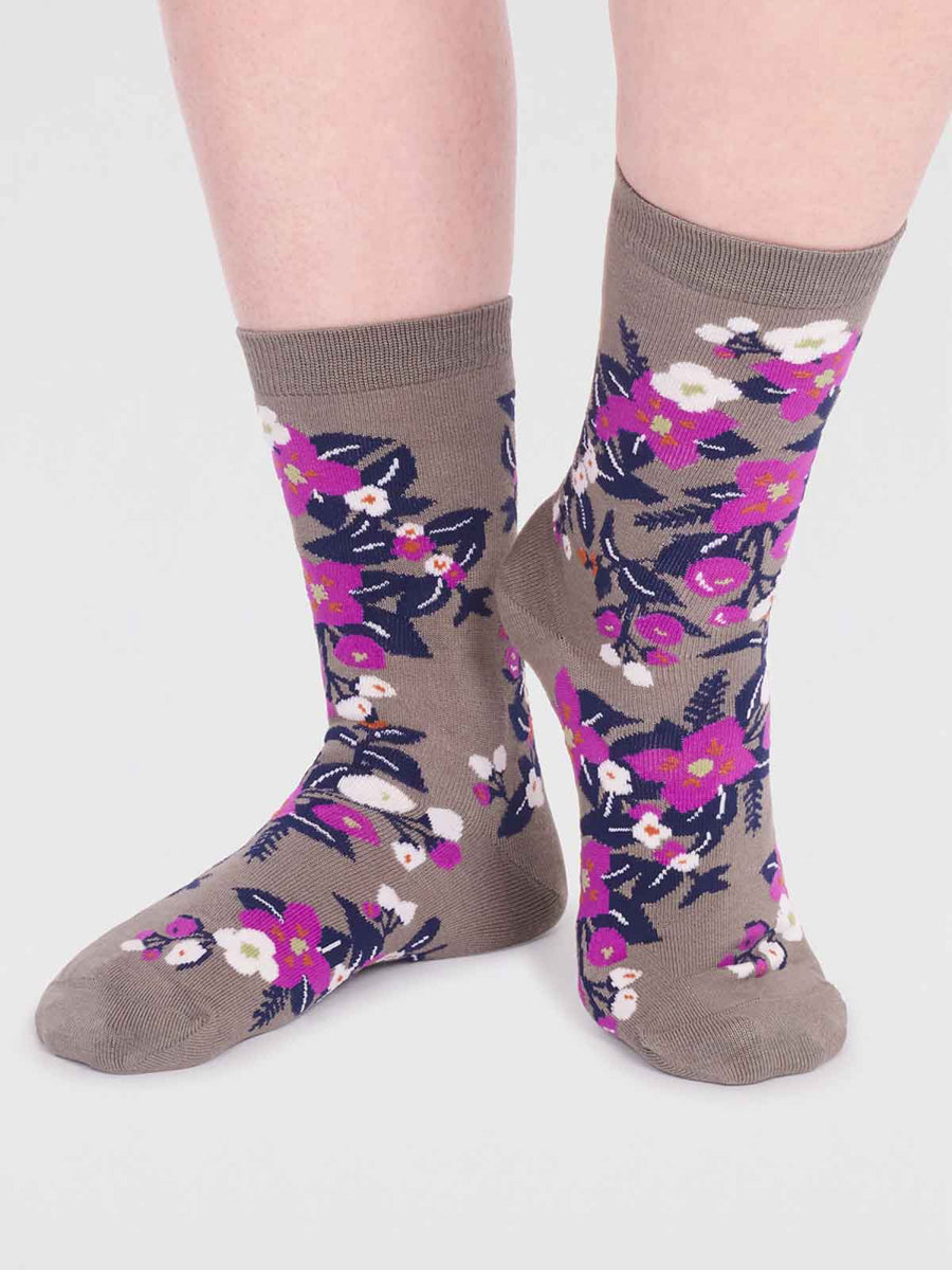 Thought SPW772 Arya Bamboo Floral Socks in Olive Green– escape-whitleybay