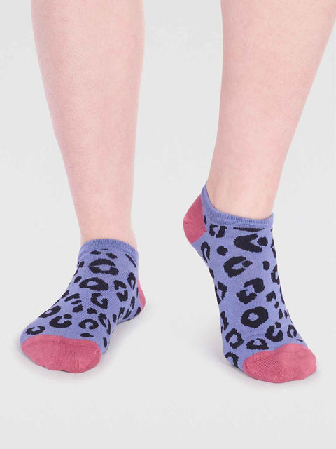 Thought SPW779 Reese Bamboo Leopard Trainer Socks in Periwinkle Blue